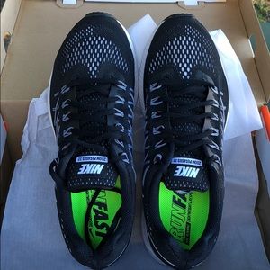 Nike women air zoom Pegasus 32 black pure size 11B